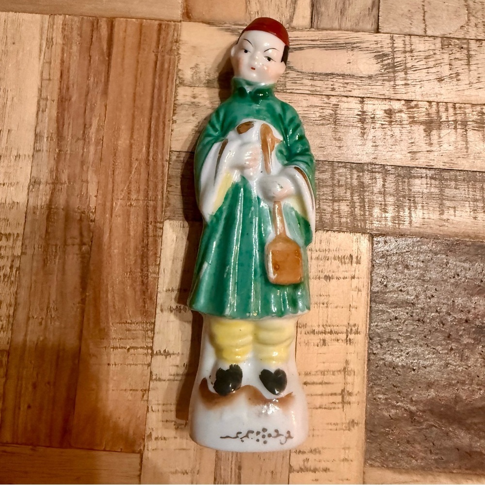 😸Vintage Ceramic Japanese Figurine with Green Robe